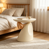 Table basse sculpturale en résine Wabi-Sabi avec un design de forme organique moderne pour la décoration de la chambre et de l'appartement