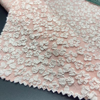 Crêpe en mousseline de soie tissée, 97% polyester 3% spandex 168gsm, tissu jacquard 3d doux et floral blanc pour robe de femme