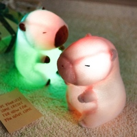 Peluche Capybara Lumineuse Jouet en Peluche avec Lumière LED Animal en Peluche Super Doux en Coton PP Mignon Oreiller Lumineux Cadeau pour Enfants Adultes