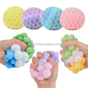 ลูกบอลบีบสีรุ้งขนาด 6 ซม. ของเล่นแปลกใหม่เปลี่ยนสีได้ ลูกบอลแป้งรูปองุ่น TPR บอลบีบนุ่ม ของเล่นบีบคลายเครียดสำหรับเด็กและผู้ใหญ่ - Product Image 2