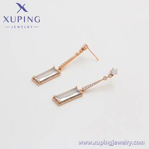 X000753441 XUPING <span class=keywords><strong>Orecchini</strong></span> Pendenti Lunghi <span class=keywords><strong>Rettangolari</strong></span> con Zirconi Placcati Oro 18K per Donne, Stile Minimalista, Vendita all'Ingrosso - Product Image 4