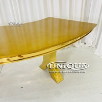 Table de salle à manger de luxe moderne en acier inoxydable avec plateau en verre trempé, design serpentin en S doré, pour hôtels et événements extérieurs, durable