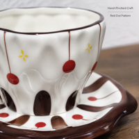 Ensemble tasse et soucoupe en céramique et porcelaine, motif à pois rétro peint à la main, bord ondulé texturé irrégulier, compatible lave-vaisselle et micro-ondes, réutilisable