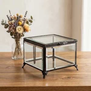 Boîte à bijoux décorative en laiton et verre Artisan Design B276 pour le rangement et la présentation des bijoux, fabriquée dans l'Uttar Pradesh - Product Image 1