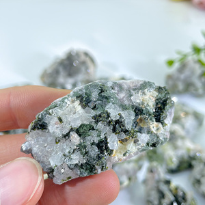 หินคริสตัลธรรมชาติทัวร์มาลีนสีเขียวหยาบพร้อม symbiosis ควอตซ์ใส - Product Image 3