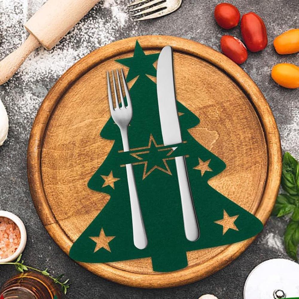 ต้นคริสต์มาสสีเขียวเข้ม