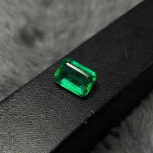 Émeraude naturelle de Zambie, forme octogonale ovale, véritable pierre précieuse verte intense pour la fabrication de bijoux - Product Image 1