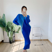Robe longue en mousseline unie, style Miyake, col rond, à franges, taille naturelle, coupe ample, tendance 2023, design esthétique Europe-Amérique