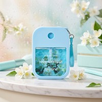 Poetry Time Vente en gros OEM Brume parfumée désinfectante pour les mains au design crochet, parfum aux notes de fruits et fleurs, boîte de présentation, mini parfum 35ML
