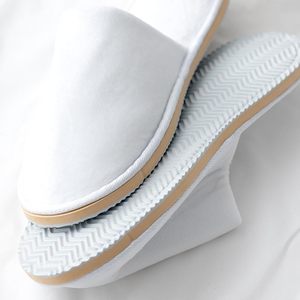 Kit d'articles de toilette jetables bon marché pour hôtel, ensemble d'hygiène personnalisé pour chambre d'hôtes avec pochette en plastique souple CPE - Product Image 3