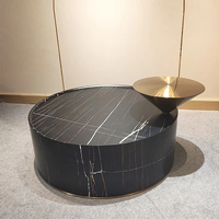 Table basse moderne de luxe en noir pur, plateforme conique dorée, cadre en acier inoxydable et bois, rangement, meubles de maison, villa, appartement