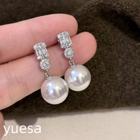 Boucles d'oreilles pendantes géométriques en argent sterling avec perle d'eau douce de 14 mm et diamant simulé, certifiées par un tiers, de luxe pour femme