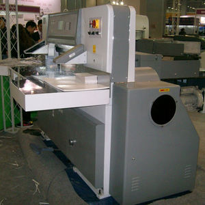 Mesin Pemotong Kertas Otomatis Polar Digital QZX920M dengan Layar Digital, Roda Gigi Ganda, dan Pemandu Ganda - Product Image 4