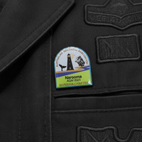 Personnalisez divers motifs de badges exclusifs pour les associations et clubs, en alliage de zinc gravé, surface transparente, épingle métallique