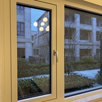 Fenêtre à battant en aluminium à rupture de pont thermique avec design moderne et verre Low-E pour une isolation thermique et une économie d'énergie dans les maisons et les bâtiments