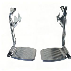 Poggiapiedi in metallo pieghevole in plastica ispessita pedali in lega di alluminio con pali parti di sedie a rotelle per terapia riabilitativa - Product Image 1