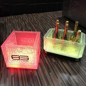 Logo personnalisé boîte <span class=keywords><strong>de</strong></span> <span class=keywords><strong>nuit</strong></span> bar motif <span class=keywords><strong>de</strong></span> glace en plastique transparent Led seau à glace éclairage bière <span class=keywords><strong>champagne</strong></span> seau à glace - Product Image 3