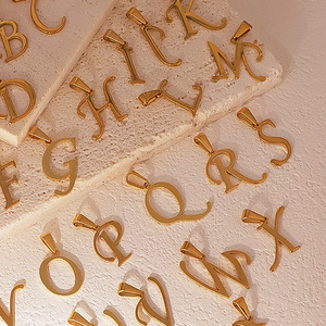 <span class=keywords><strong>2025</strong></span> 18K emas dipersonalisasi DIY lapis emas baja tahan karat A sampai Z alfabet perhiasan liontin huruf awal untuk membuat perhiasan - Product Image 3