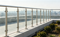 Plaque de base moderne en acier inoxydable à fixation au sol, mini pince à verre pour projets de balustrades de balcon et d'escalier d'hôtel