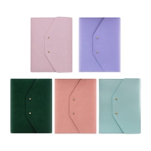 Libreta de Mano A5 de Estilo Moderno Personalizada, Tapa Blanda de Cuero PU, Agenda Portátil con Cierre de Botón y Bolsillo Interior - Product Image 1
