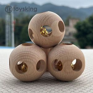Jouets en bois sensoriels <span class=keywords><strong>Montessori</strong></span> pour bébé <span class=keywords><strong>Hochet</strong></span> rond en bois avec cloche à l'intérieur d'une <span class=keywords><strong>boule</strong></span> creuse en bois de hêtre pour bébé - Product Image 1