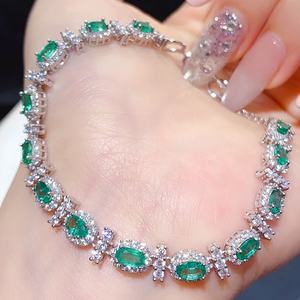 Pulsera de Esmeralda Pura, Piedra en Bruto Colorida, Corte de Precisión, Selección de Regalo para Coleccionistas, Adornos de Diamantes, Engaste de Piedra Central - Product Image 1