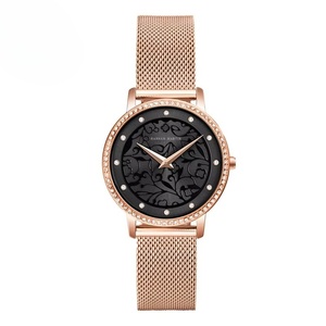 Nouvelle Montre Femme Décontractée Quotidienne 3BAR, Cadran Gravé Floral 3D Vintage, Lunette Ornée de Cristaux Tendance, Mouvement Quartz - Product Image 2
