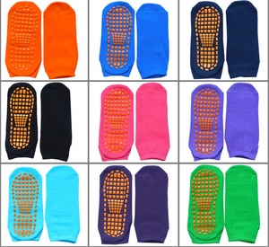 Populaire anti-dérapant antidérapant adulte enfants <span class=keywords><strong>Trampoline</strong></span> <span class=keywords><strong>Park</strong></span> chaussettes personnalisé athlétique coton Polyester Sport Grip <span class=keywords><strong>chaussette</strong></span> - Product Image 4