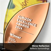 Trophée personnalisé en cristal K9 en forme de feuille avec impression UV couleur et plaque sur base noire, logo et image personnalisés
