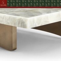 Table basse en dalle d'onyx blanc GOLDKING avec base en bronze courbée pour salon moderne de luxe, villa, hôtel, fabrication directe OEM ODM