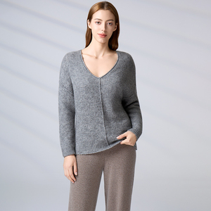 Pull en laine à col en V pour femme, personnalisé, à manches longues, anti-boulochage, surdimensionné, confortable, gris, pour l'hiver - Product Image 5