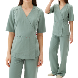 Conjunto de Uniformes Médicos Verdes para Enfermeras al <span class=keywords><strong>por</strong></span> Mayor, Uniformes de Alta Calidad, Conjuntos de Uniformes Elásticos con Diseño de Cuello Cruzado en V - Product Image 1