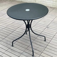 Offre Spéciale prix d'usine table ronde carrée en métal noir tables de café de cantine de restaurant en plein air avec trou pour parapluie