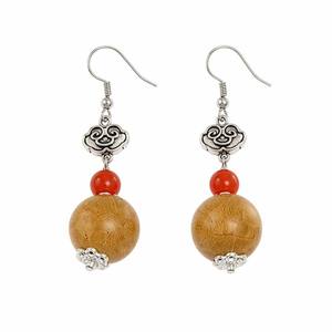 Pendientes <span class=keywords><strong>de</strong></span> Estilo Imperial del Sur <span class=keywords><strong>de</strong></span> <span class=keywords><strong>la</strong></span> Dinastía Tang con Fragancia Natural <span class=keywords><strong>de</strong></span> Agarwood Infundida con Pera Dulce - Product Image 1