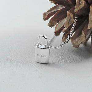 Conception originale de bricolage plaqué argent petite serrure délicate personnalisé gravé liberté déclaration cadenas collier pour hommes femmes bijoux - Product Image 1