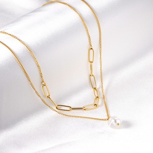 Collar de Cadena Doble con Perlas Naturales y Colgante de Oro de 18k, Joyería de Acero Inoxidable con Personalidad para Chicas - Product Image 1