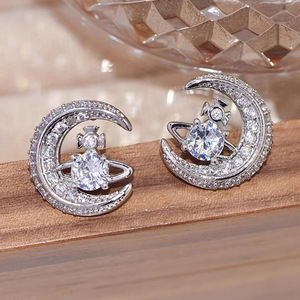 Boucles d'oreilles clous Céleste Lune et Planète pour Femme, Bijoux Tendance Scintillants et Audacieux - Product Image 1