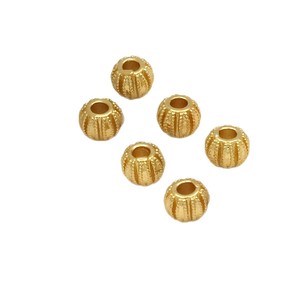 Cuentas de calabaza hechas a mano con diseño dentado de bronce fundido y chapado en oro de 18 quilates para una retención del color. Cuentas espaciadoras, sueltas - Product Image 5
