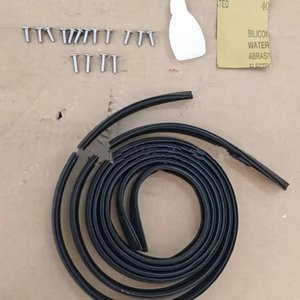 Kit di Installazione Guarnizione Parabrezza 51137123437 con Colla in Gomma e Carta Abrasiva per Sostituzione Vetri <span class=keywords><strong>Auto</strong></span> - Product Image 1