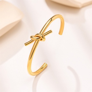 กำไลข้อมือสแตนเลสชุบทองกันน้ำ ดีไซน์แบบเปิด สำหรับผู้หญิง ขายดี - Product Image 3