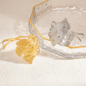 Pulsera con Diseño de Hoja de Ginkgo, Chapada en Oro de 18k, Ajustable, Joyería para Mujer, Uso Diario - Product Image 4