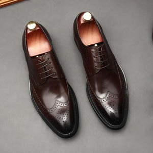 Nouvelles chaussures en cuir pour hommes en brocart gravé à bout pointu pour jeunes chaussures en cuir pour hommes de style britannique - Product Image 2