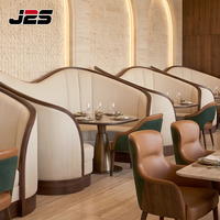 Meubles de restaurant commerciaux personnalisés J2S, tables en bois et ensemble de chaises rembourrées pour les projets de cafés et d'hôtels modernes