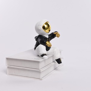 Hip Hop <span class=keywords><strong>Astronaut</strong></span> Statue Tisch Ornamente Kreative Raumfahrer Geburtstags feier Dekorationen - Product Image 5