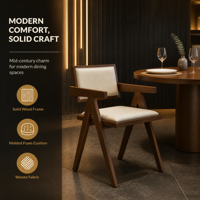 Fauteuil en bois de style moderne du milieu du siècle, structure en bois d'hévéa massif, pieds en forme de V, siège rembourré, restaurant, hôtel, café