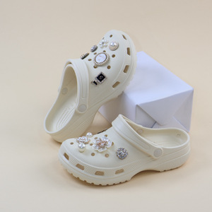 Sabots légers en EVA pour femmes, décorés de strass, couleur unie, chaussures d'été pour l'extérieur, talon de 3 cm, antidérapants - Product Image 5