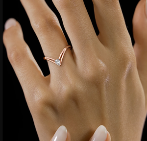 แหวนสแตนเลสสตีล Inspire Jewelry รุ่น <span class=keywords><strong>Ivan</strong></span> Chevron รูปตัววี ดีไซน์หรูหรา ของขวัญวันรำลึก ของขวัญวันวาเลนไทน์ - Product Image 2