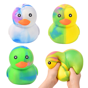 Peluche Canard Mignon et Coloré 2026 – Jouet Anti-Stress Kawaii Grand Canard en Peluche Doux et Moelleux - Product Image 2