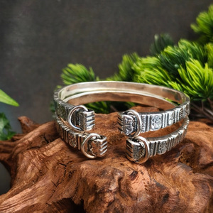 Bracciale Classico Hip Hop Versatile a Forma di Pugno, Bracciale Potente, Bracciale Aperto, Versione Classica Rinnovata - Product Image 4