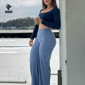 Ensemble deux pièces personnalisé F5673 pour <span class=keywords><strong>femme</strong></span> – Tenue athleisure confortable avec crop top à manches longues et <span class=keywords><strong>pantalon</strong></span> évasé – Idéal pour le yoga et la détente - Product Image 4